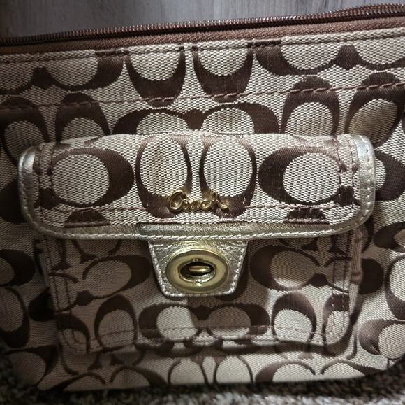 Over the shoulder Coach purse - Picture 2 of 4